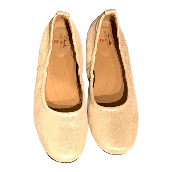Clarks Gold Metallic Un Darcey Vibe Leather Ballet Flat in Size 10 - Picture 2 of 5